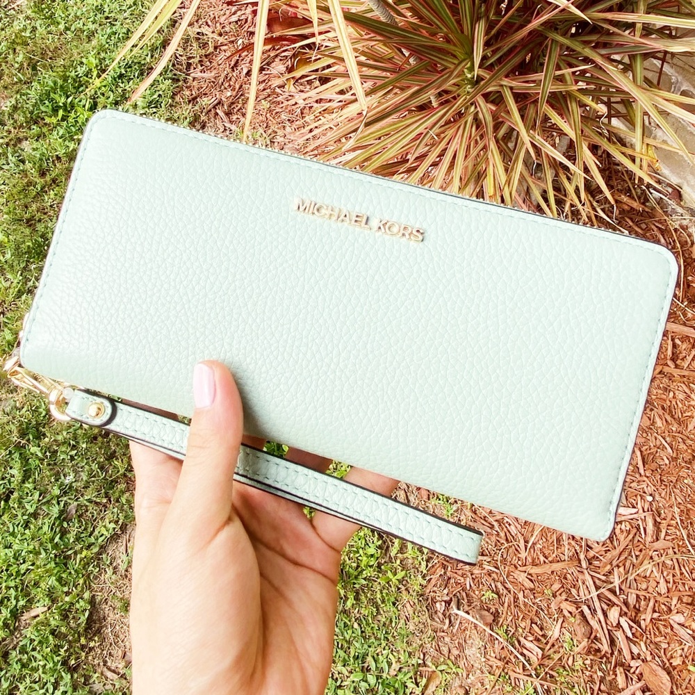 SALE‼️‼️ Michael kors large continental wristlet - Picture 6 of 7